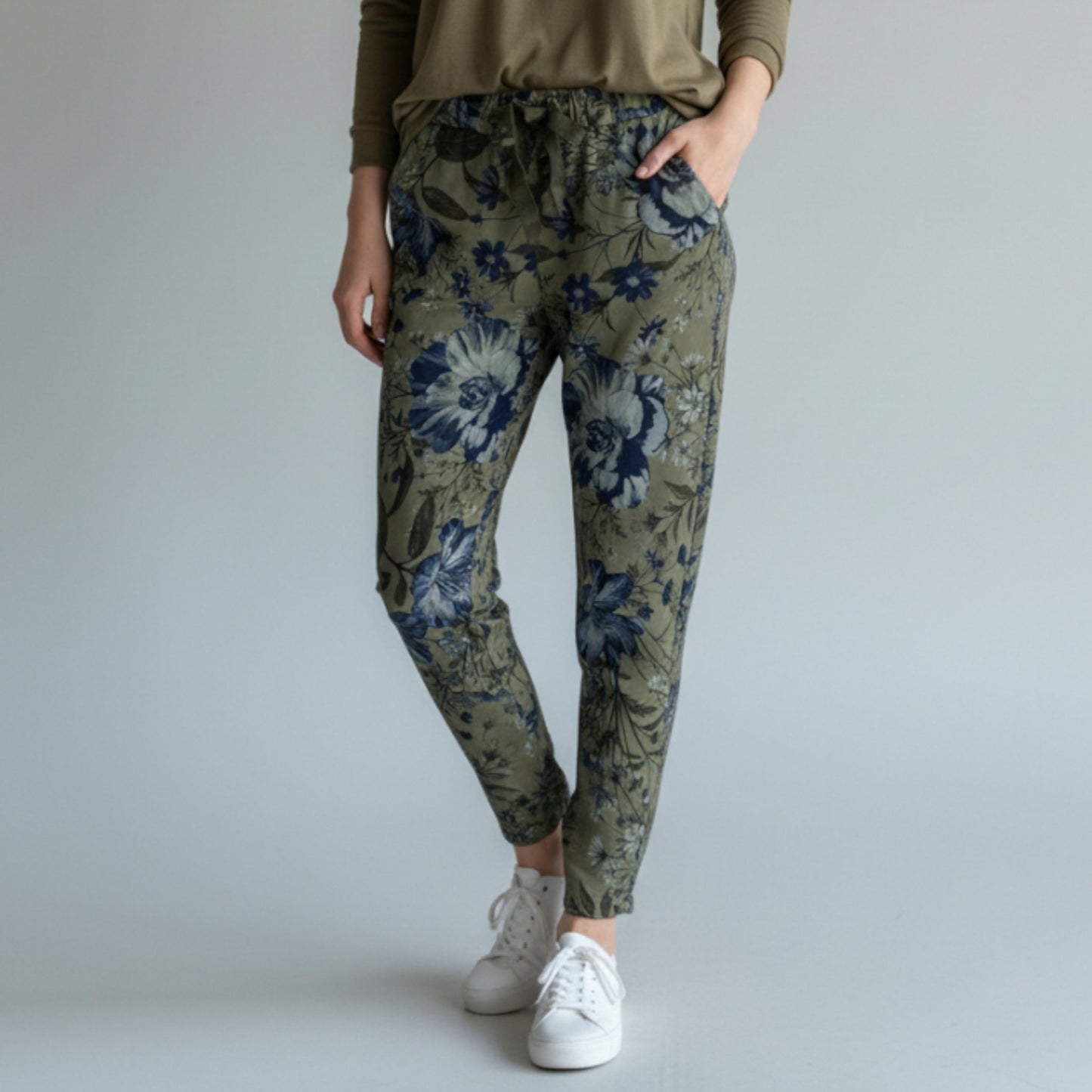 LYRIC VISCOSE ELASTANE FLORAL PRINT PANTS
