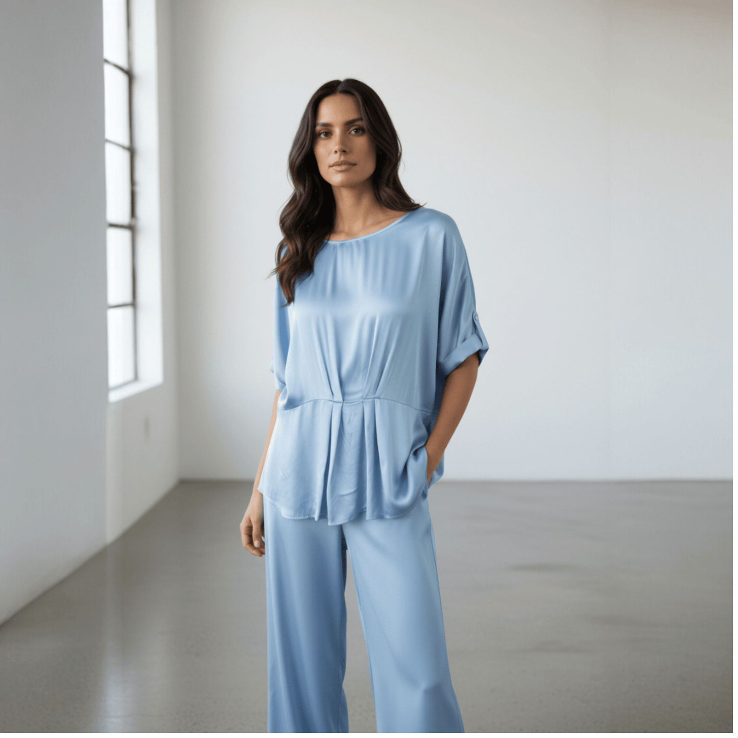 SATEEN KNIT PLEAT SEAM TOP