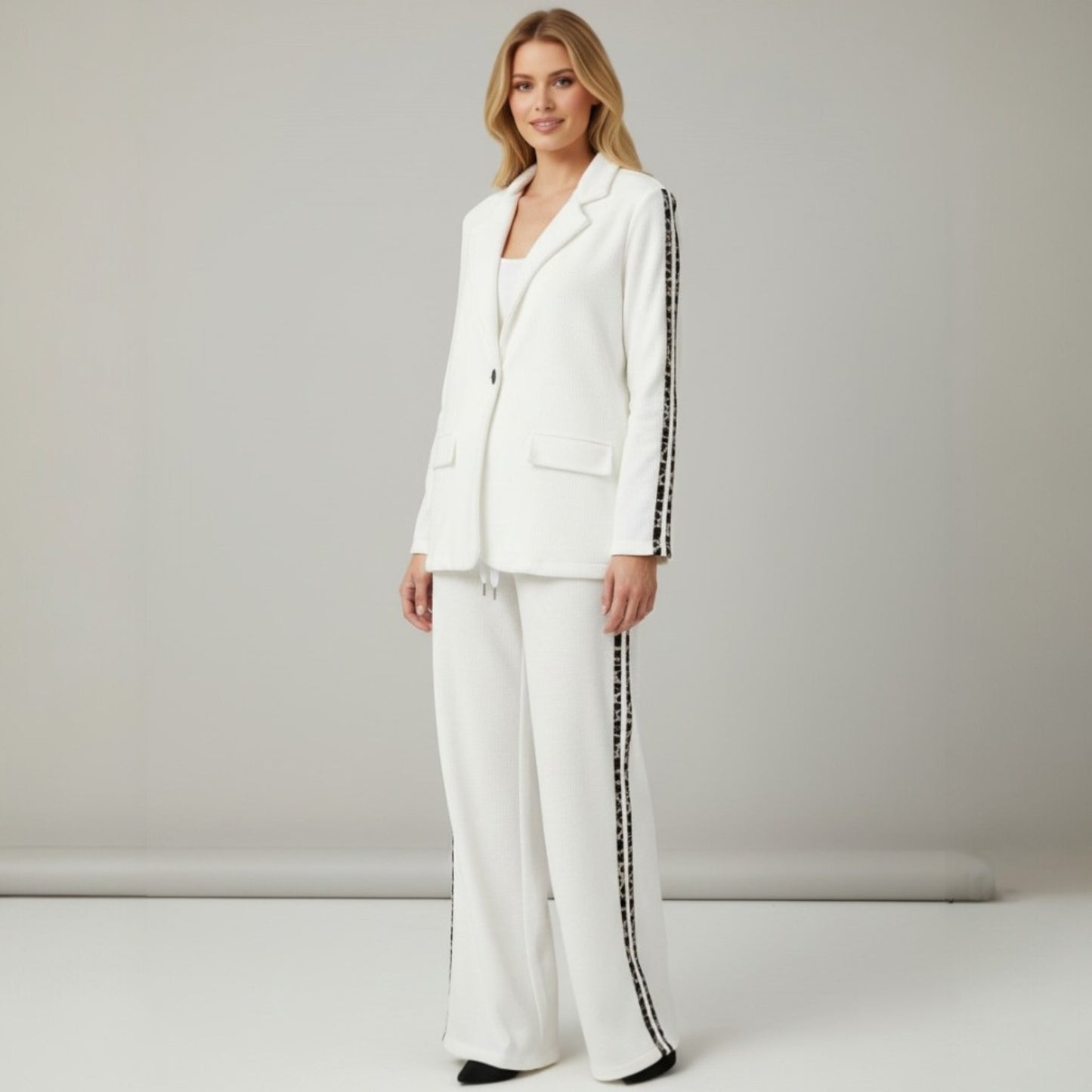 RAELYN POLY ANIMAL SIDE TRIM BLAZER SET
